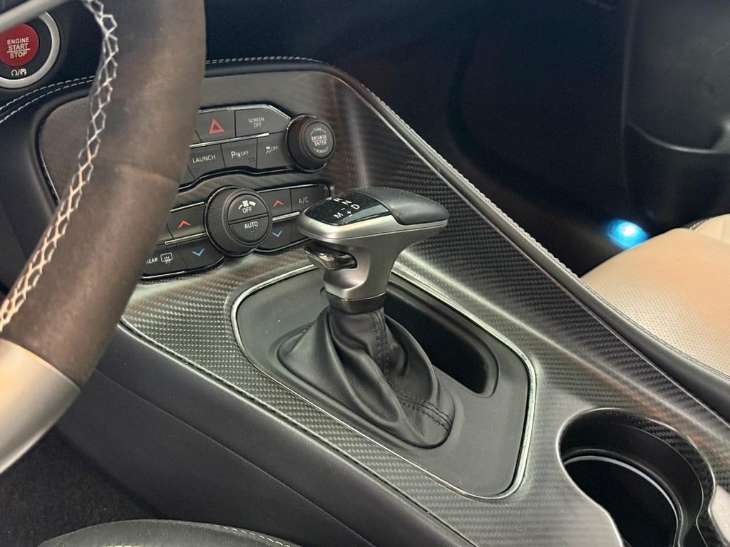 Dodge Challenger Vehicle Full-screen Gallery Image 18