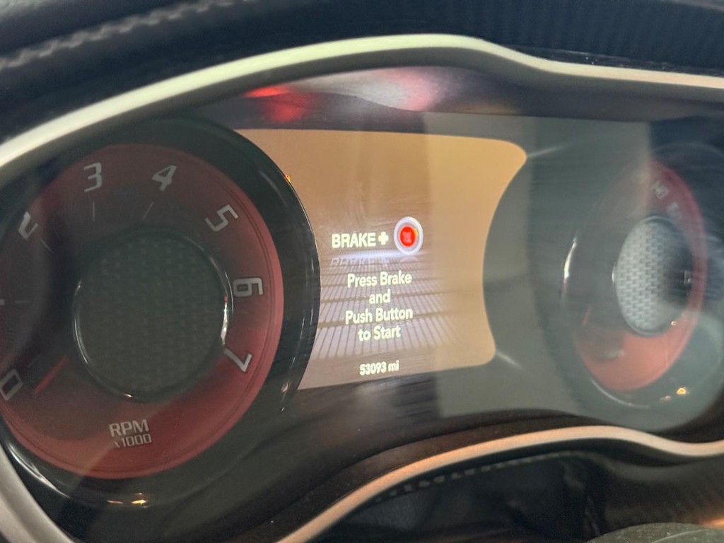 Dodge Challenger Vehicle Full-screen Gallery Image 19