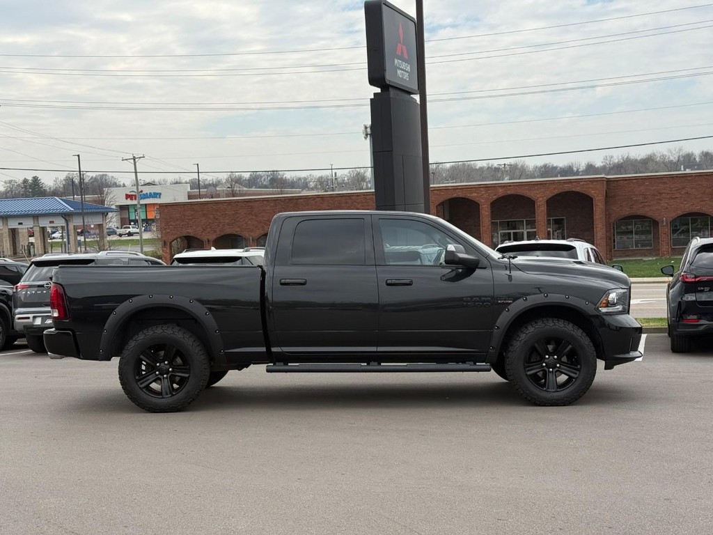 Ram 1500 Vehicle Full-screen Gallery Image 02