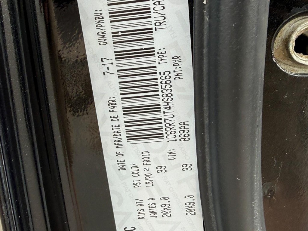 Ram 1500 Vehicle Full-screen Gallery Image 24