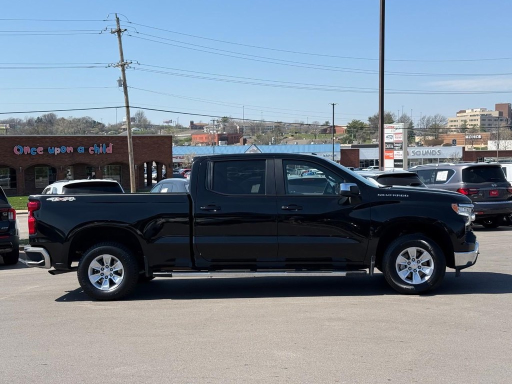 Chevrolet Silverado 1500 Vehicle Full-screen Gallery Image 02