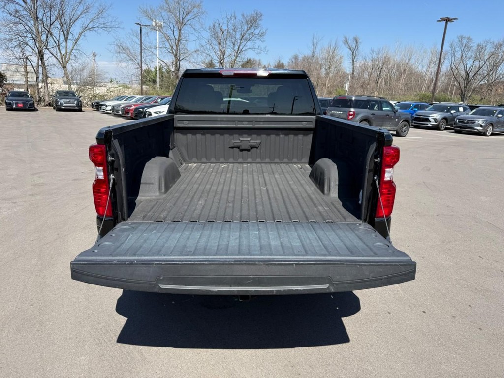 Chevrolet Silverado 1500 Vehicle Full-screen Gallery Image 06