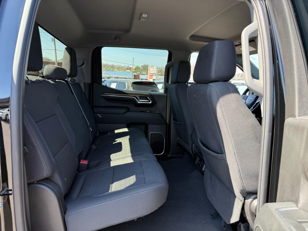 Chevrolet Silverado 1500 Vehicle Full-screen Gallery Image 10