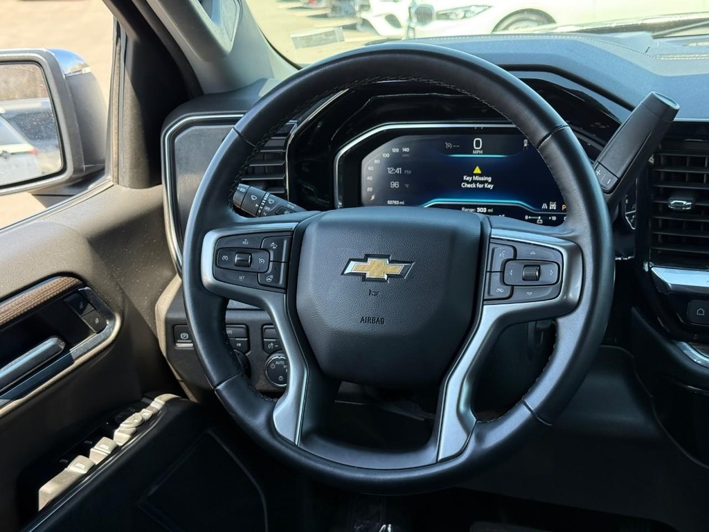 Chevrolet Silverado 1500 Vehicle Full-screen Gallery Image 12