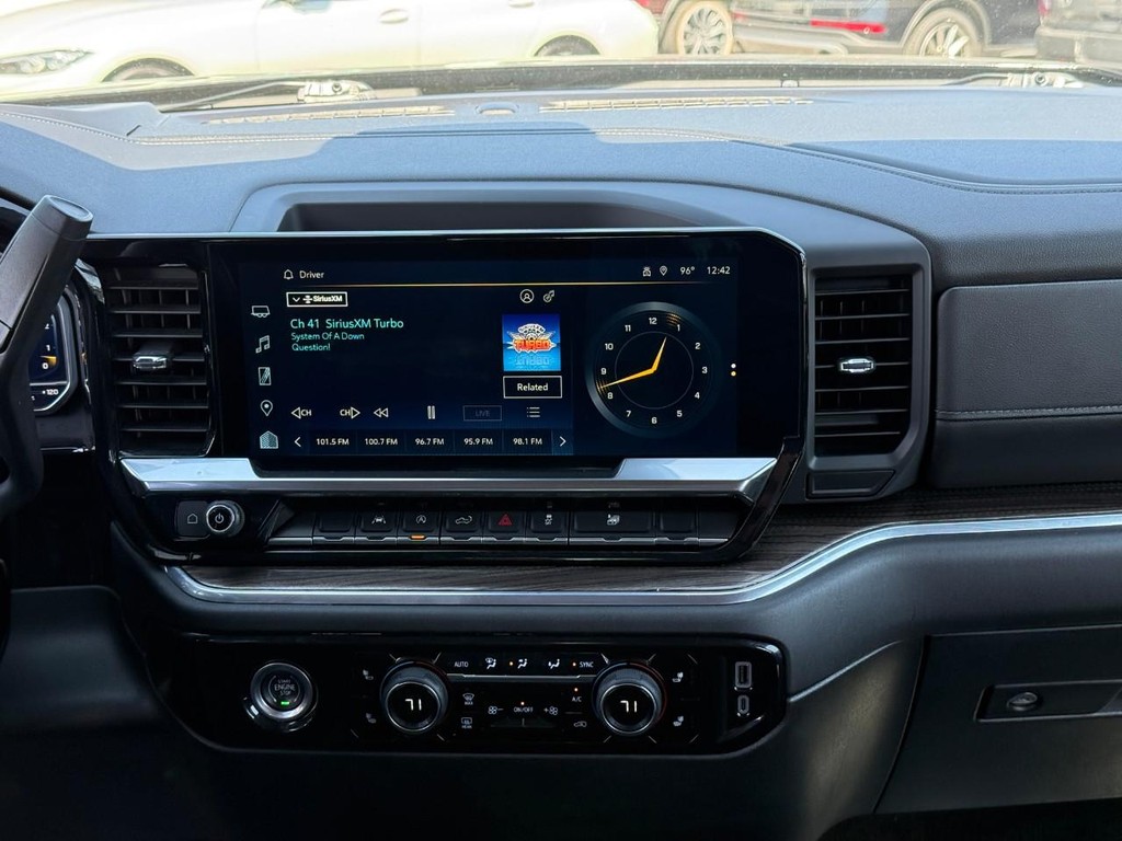 Chevrolet Silverado 1500 Vehicle Full-screen Gallery Image 13