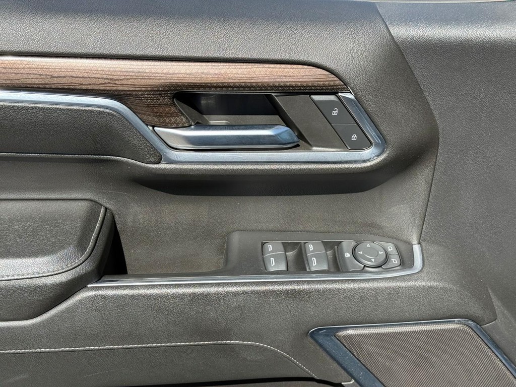 Chevrolet Silverado 1500 Vehicle Full-screen Gallery Image 15