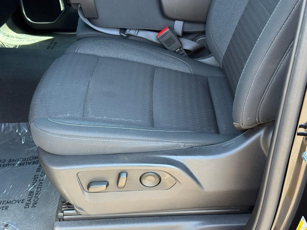 Chevrolet Silverado 1500 Vehicle Full-screen Gallery Image 16