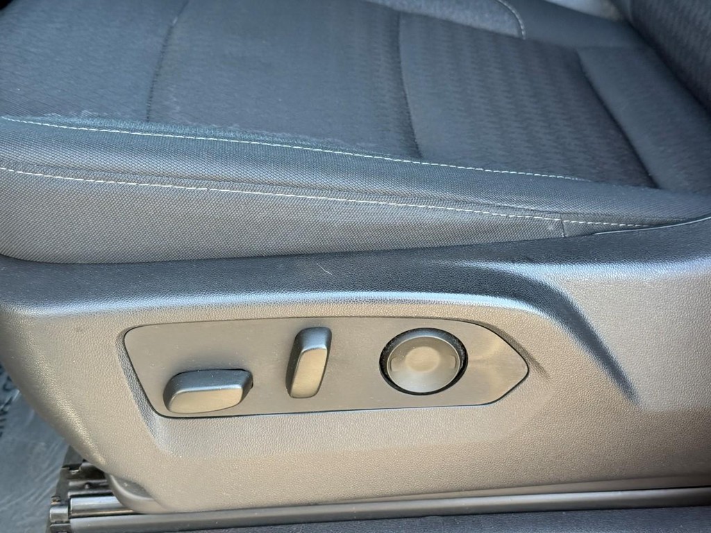 Chevrolet Silverado 1500 Vehicle Full-screen Gallery Image 17