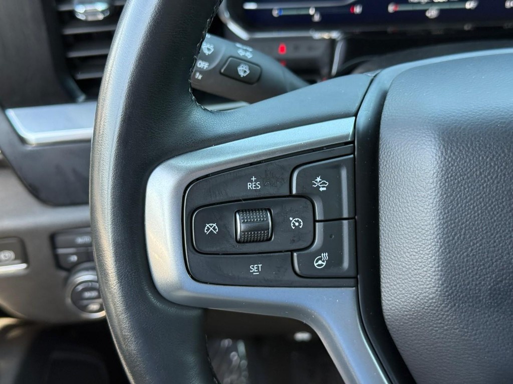 Chevrolet Silverado 1500 Vehicle Full-screen Gallery Image 18