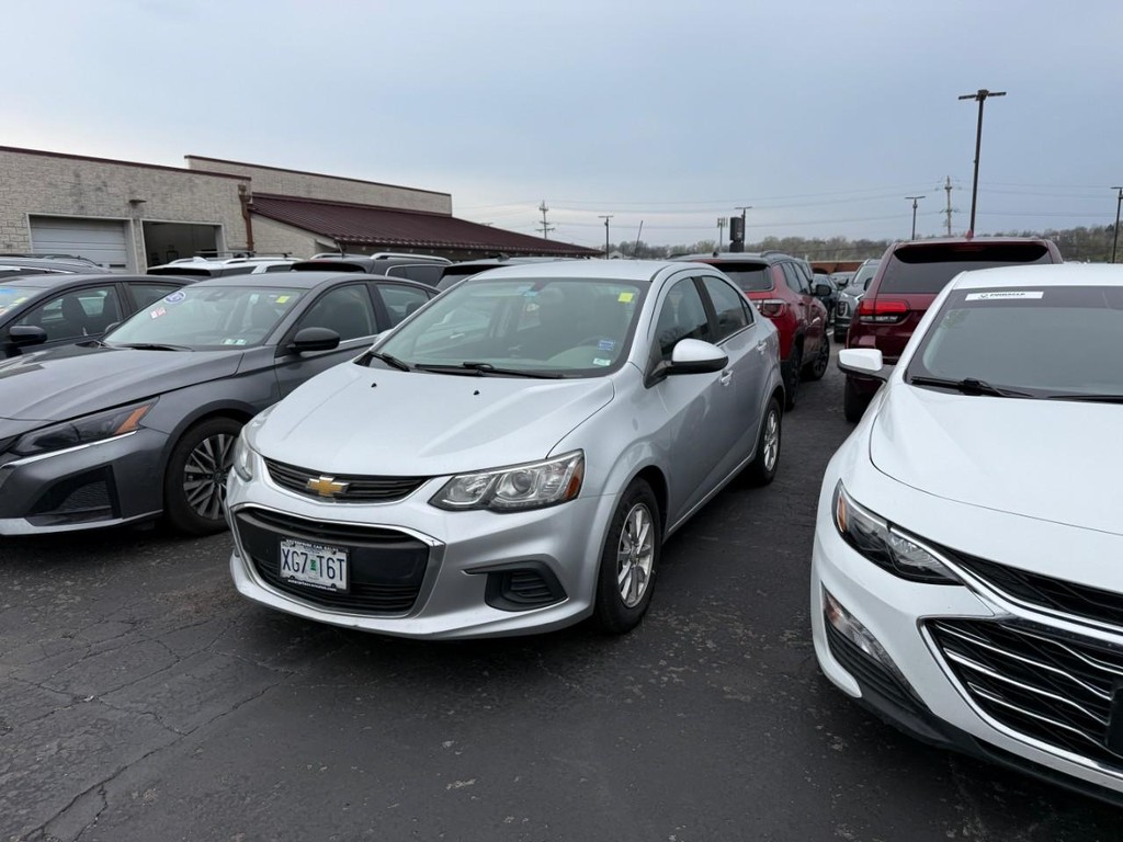 Chevrolet Sonic Vehicle Full-screen Gallery Image 02