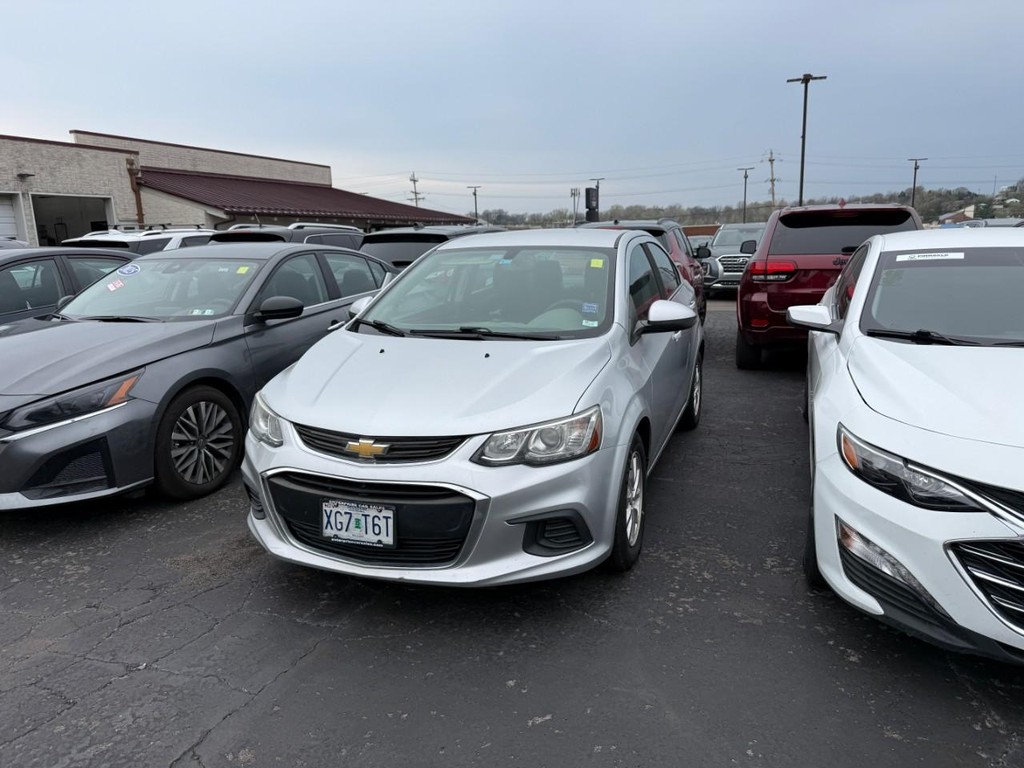 Chevrolet Sonic Vehicle Full-screen Gallery Image 03