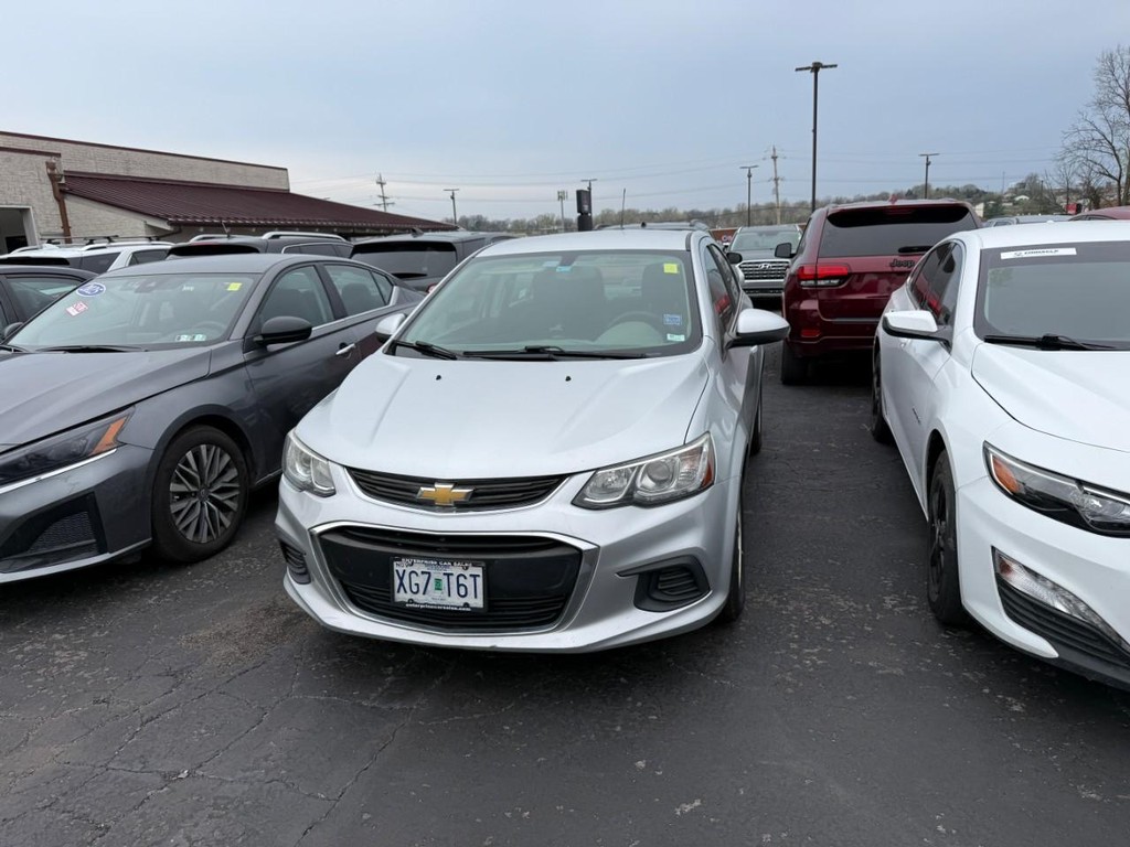 Chevrolet Sonic Vehicle Full-screen Gallery Image 04