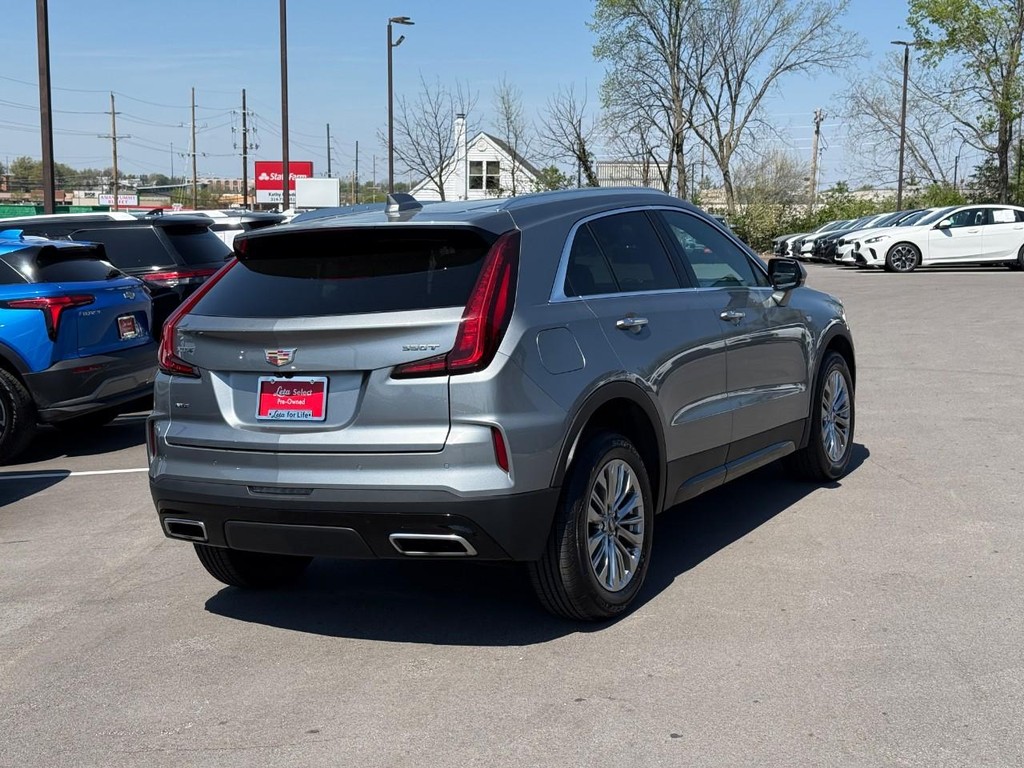 Cadillac XT4 Vehicle Full-screen Gallery Image 03