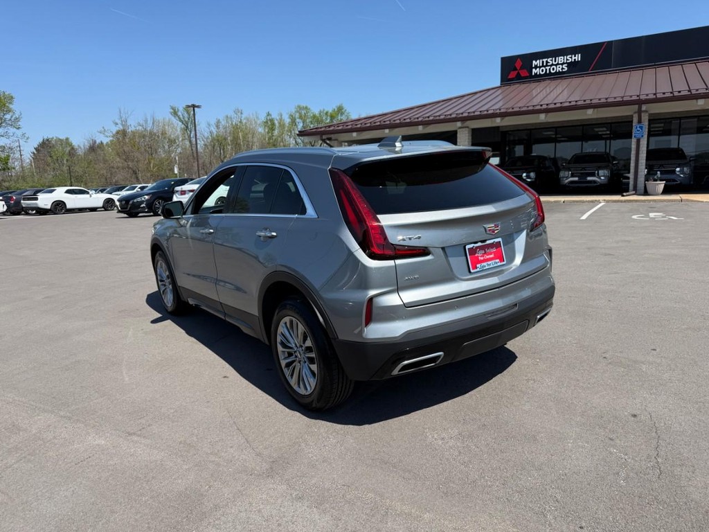 Cadillac XT4 Vehicle Full-screen Gallery Image 04