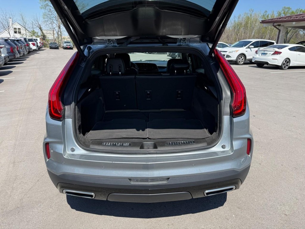 Cadillac XT4 Vehicle Full-screen Gallery Image 06