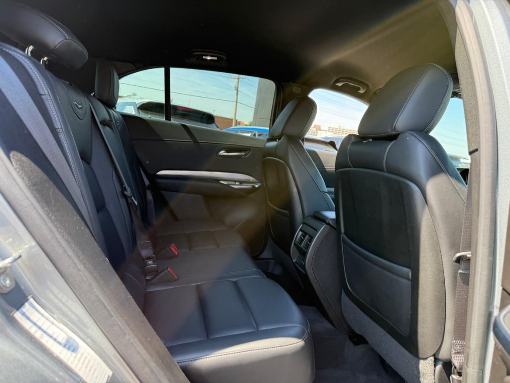 Cadillac XT4 Vehicle Full-screen Gallery Image 10