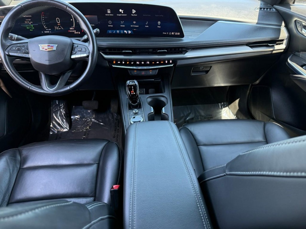 Cadillac XT4 Vehicle Full-screen Gallery Image 11