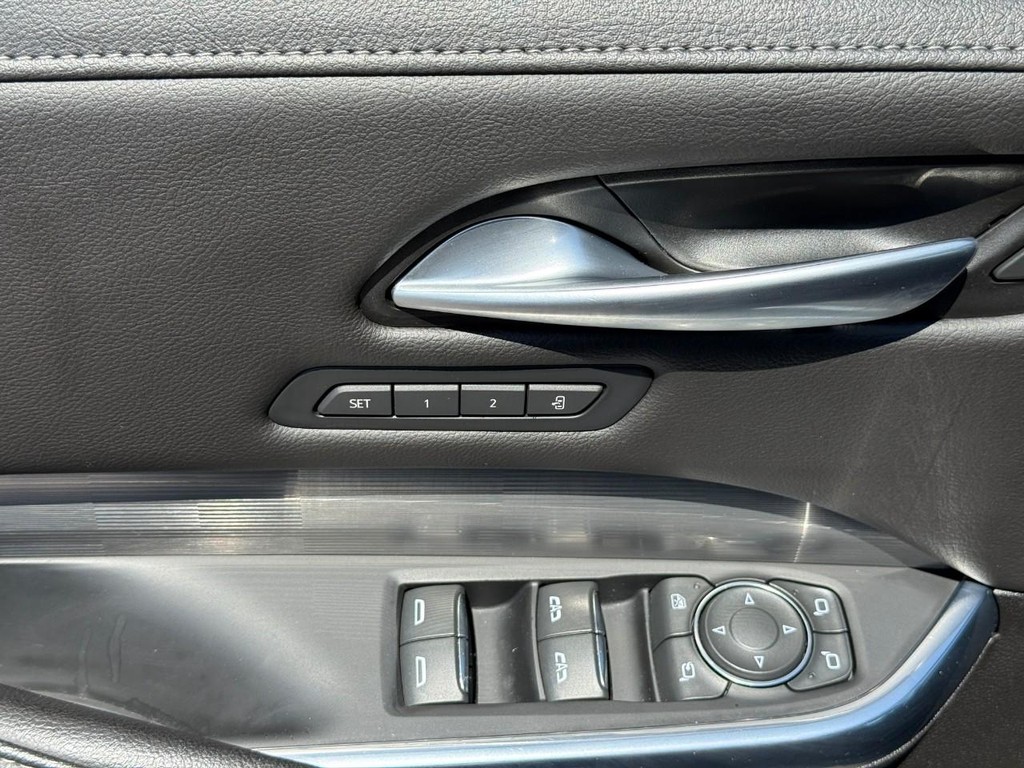 Cadillac XT4 Vehicle Full-screen Gallery Image 16