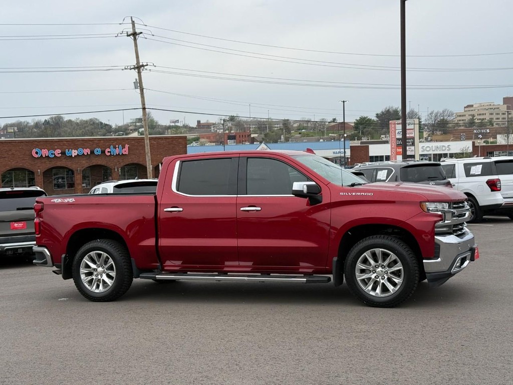 Chevrolet Silverado 1500 Vehicle Full-screen Gallery Image 02