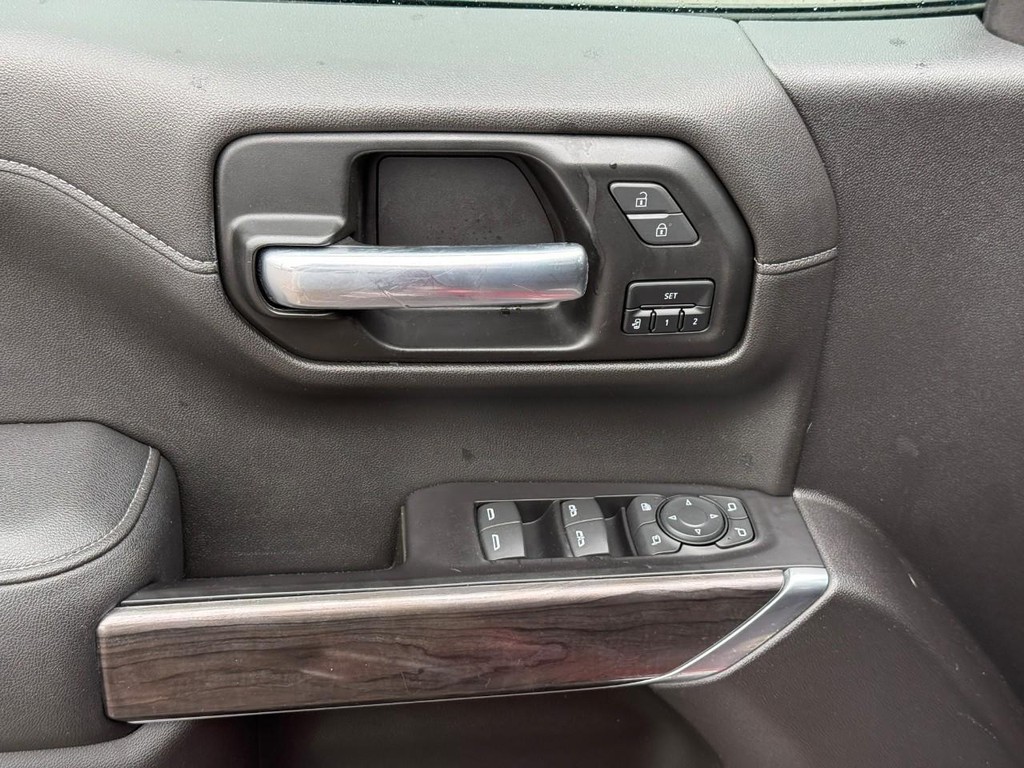Chevrolet Silverado 1500 Vehicle Full-screen Gallery Image 15