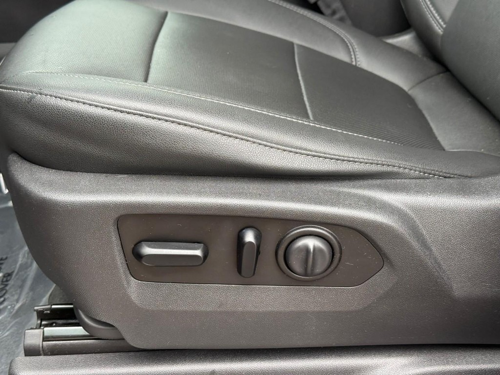 Chevrolet Silverado 1500 Vehicle Full-screen Gallery Image 18