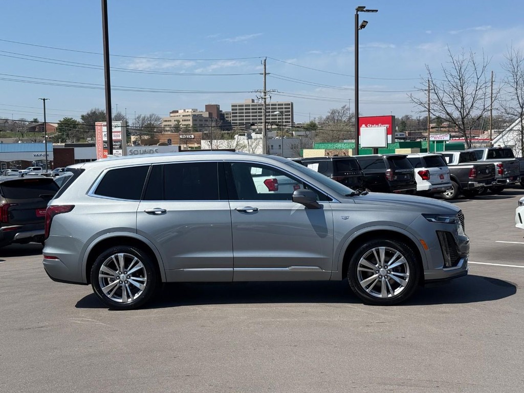 Cadillac XT6 Vehicle Full-screen Gallery Image 02
