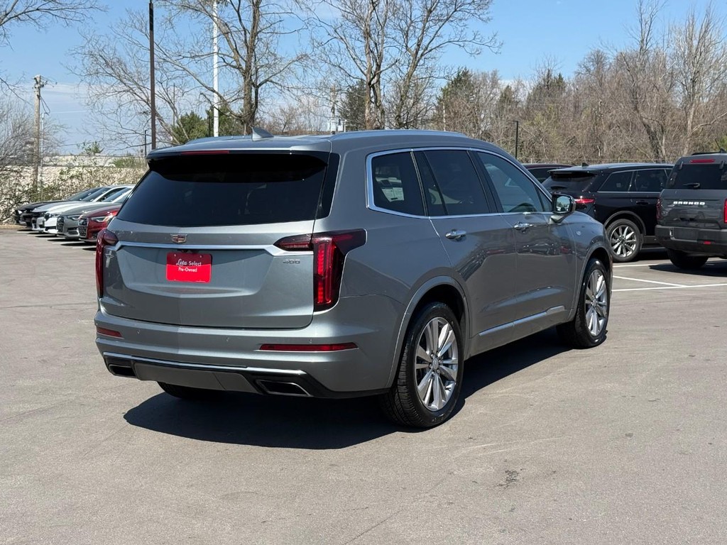 Cadillac XT6 Vehicle Full-screen Gallery Image 03
