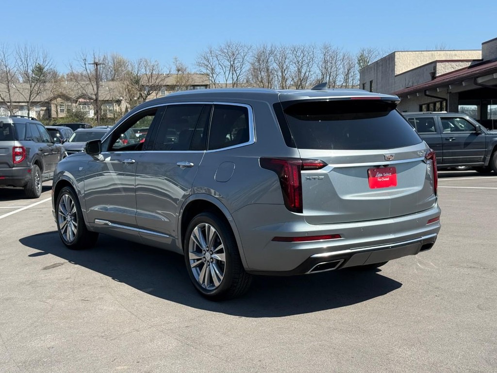 Cadillac XT6 Vehicle Full-screen Gallery Image 04
