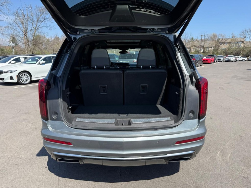 Cadillac XT6 Vehicle Full-screen Gallery Image 06