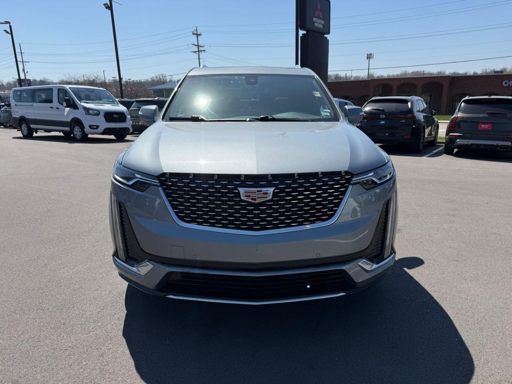 Cadillac XT6 Vehicle Full-screen Gallery Image 09