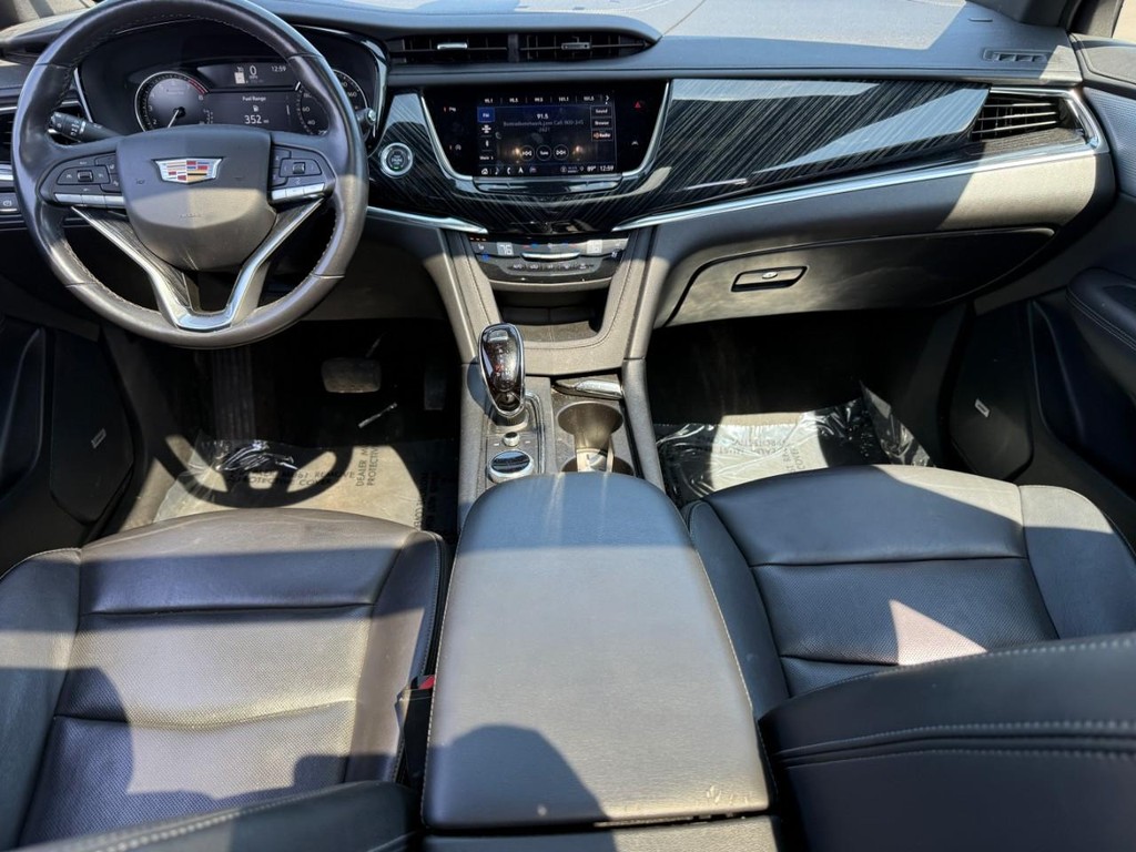 Cadillac XT6 Vehicle Full-screen Gallery Image 11