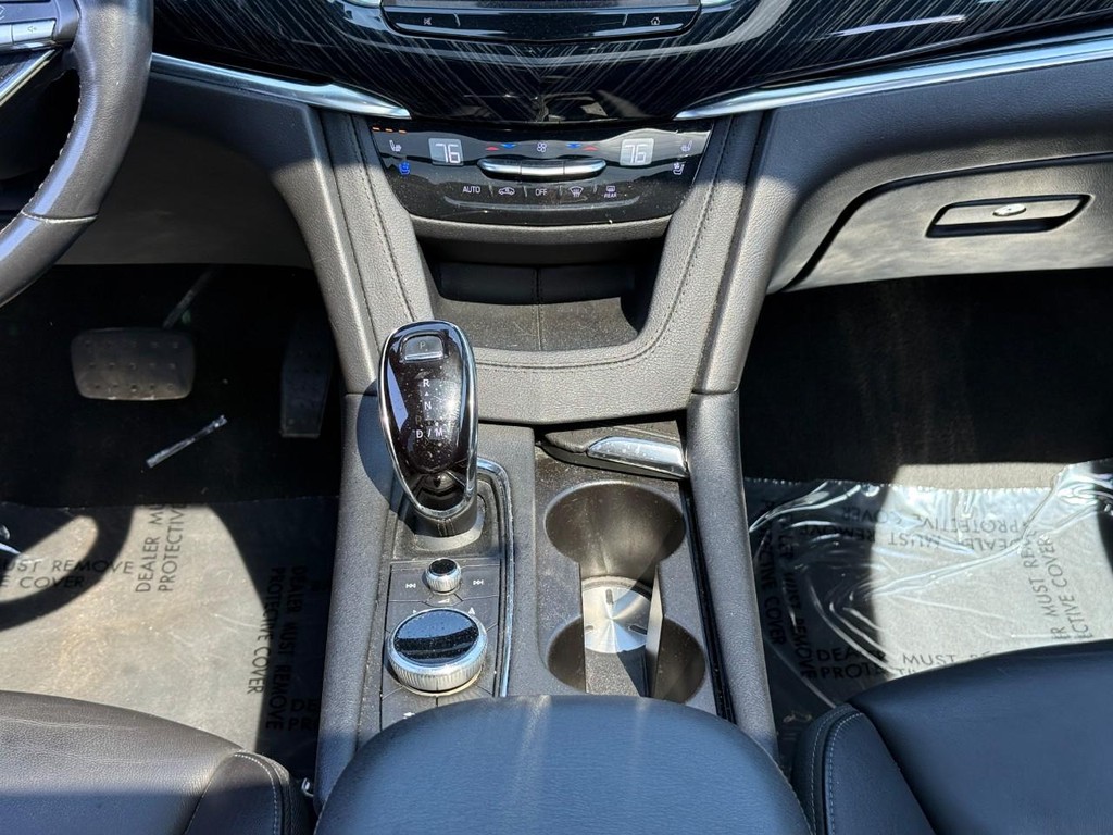Cadillac XT6 Vehicle Full-screen Gallery Image 15