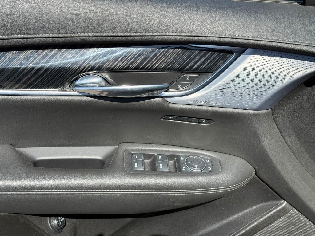 Cadillac XT6 Vehicle Full-screen Gallery Image 16