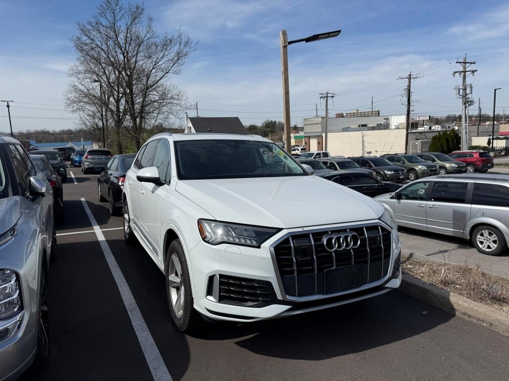 Audi Q7 Vehicle Full-screen Gallery Image 01