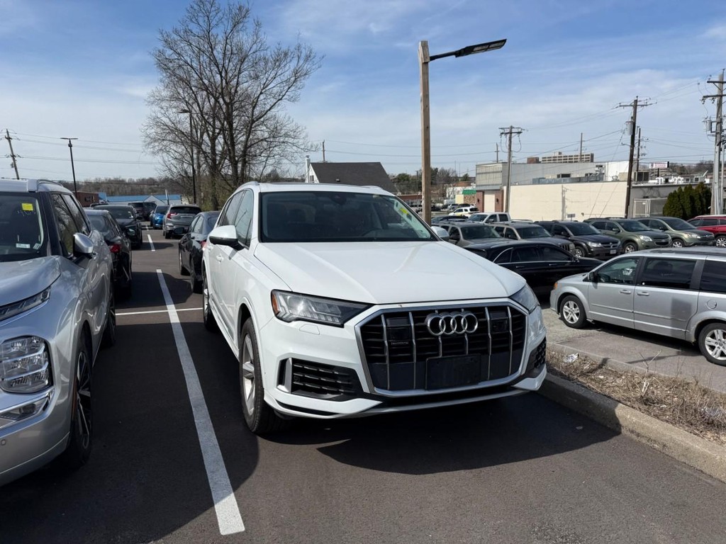 Audi Q7 Vehicle Full-screen Gallery Image 02