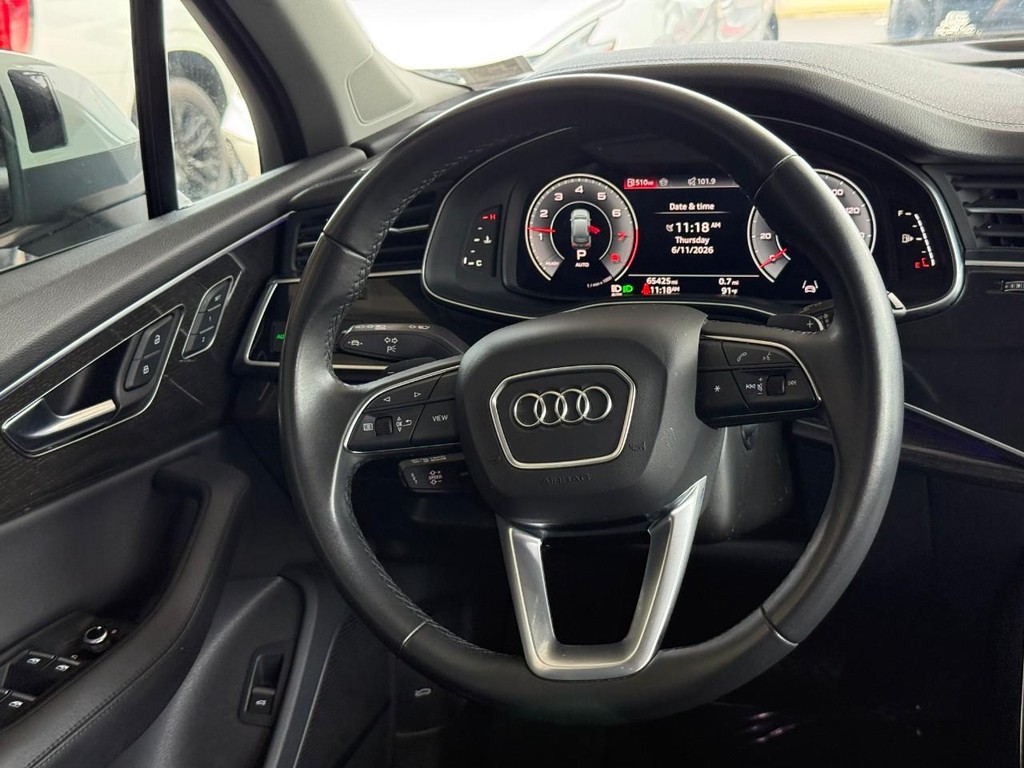 Audi Q7 Vehicle Full-screen Gallery Image 07