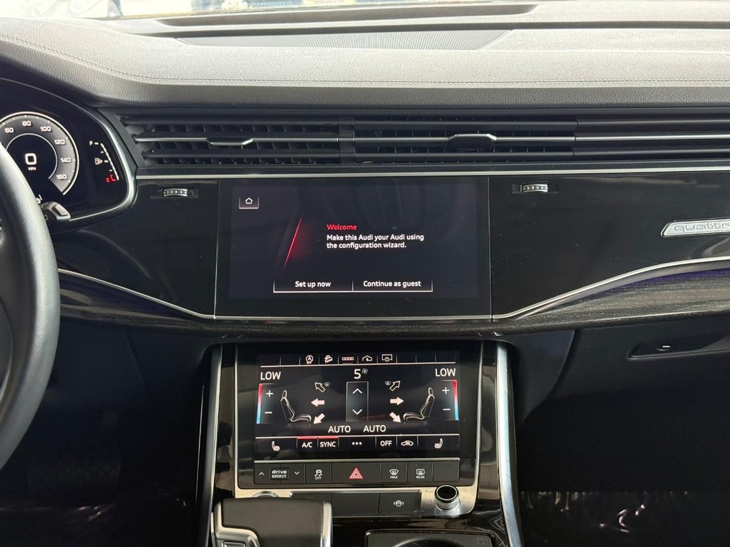 Audi Q7 Vehicle Full-screen Gallery Image 08