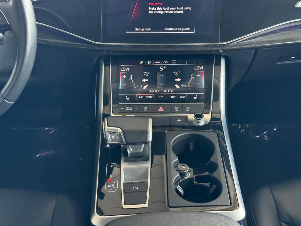 Audi Q7 Vehicle Full-screen Gallery Image 09
