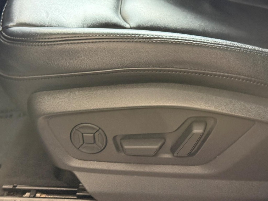 Audi Q7 Vehicle Full-screen Gallery Image 14