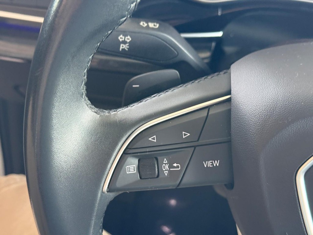 Audi Q7 Vehicle Full-screen Gallery Image 15