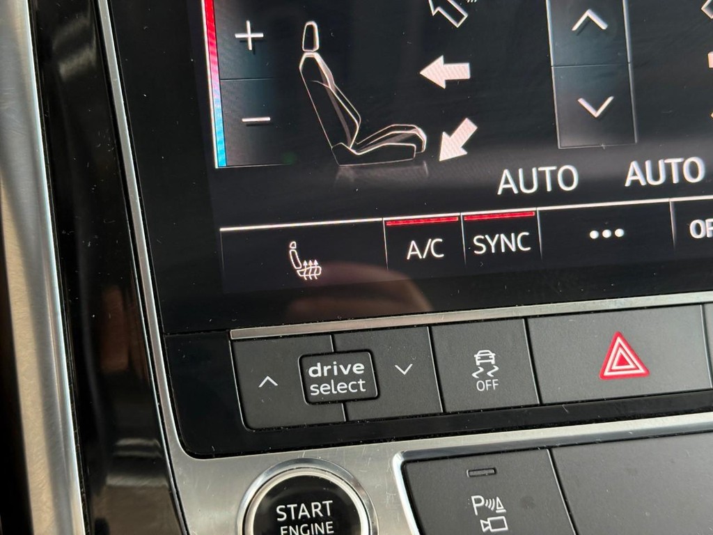 Audi Q7 Vehicle Full-screen Gallery Image 18