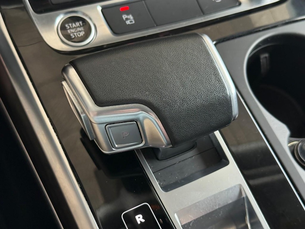 Audi Q7 Vehicle Full-screen Gallery Image 19