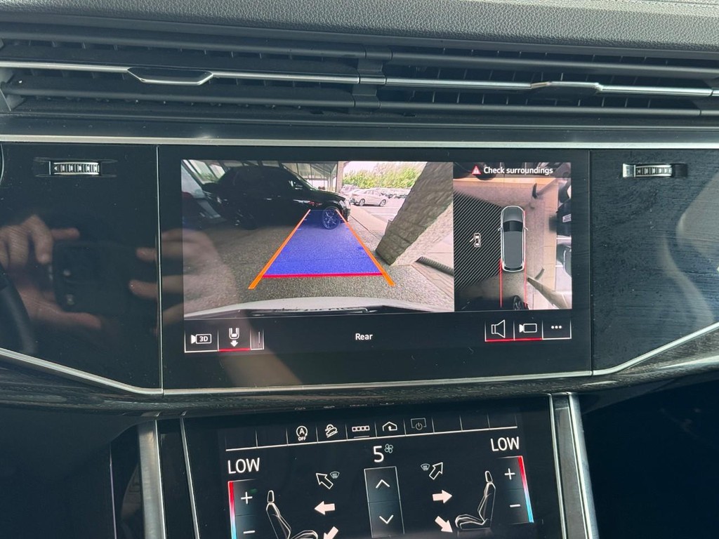 Audi Q7 Vehicle Full-screen Gallery Image 20