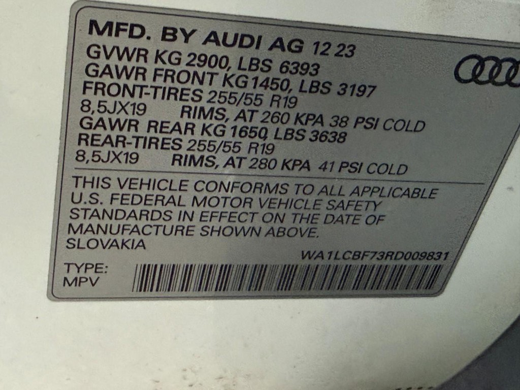 Audi Q7 Vehicle Full-screen Gallery Image 21
