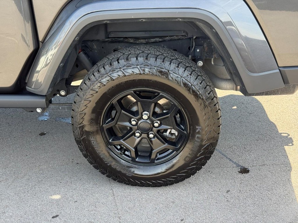 Jeep Gladiator Vehicle Full-screen Gallery Image 05