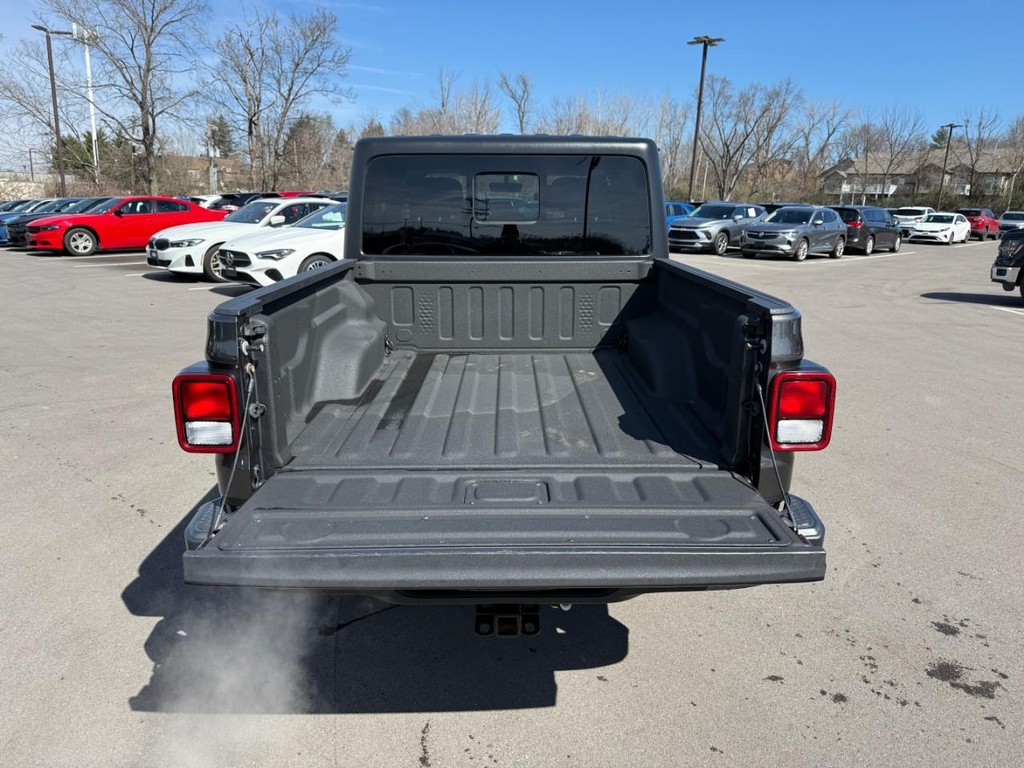 Jeep Gladiator Vehicle Full-screen Gallery Image 06