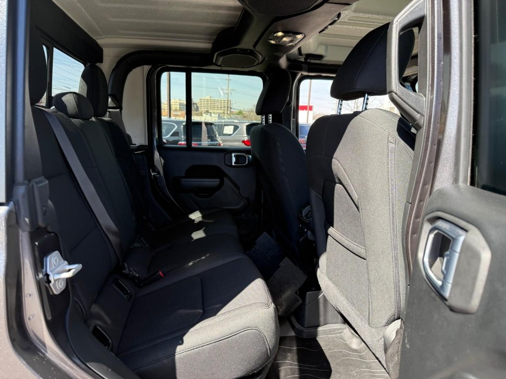 Jeep Gladiator Vehicle Full-screen Gallery Image 10