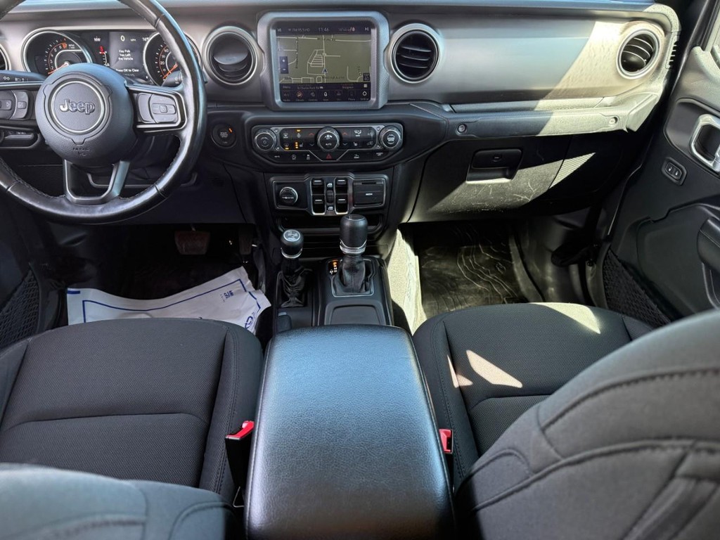 Jeep Gladiator Vehicle Full-screen Gallery Image 11