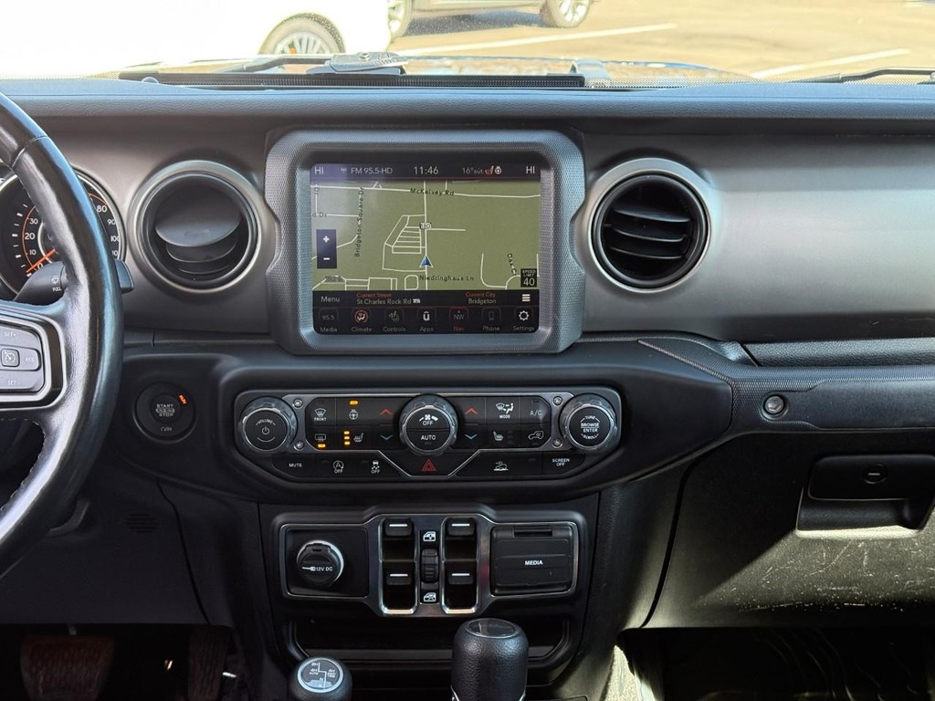 Jeep Gladiator Vehicle Full-screen Gallery Image 13