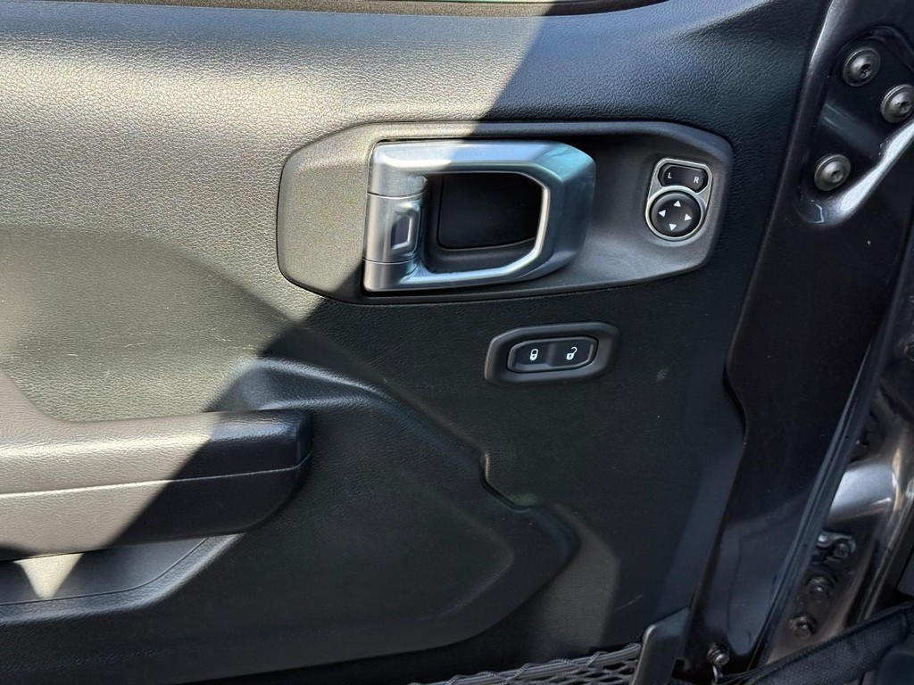 Jeep Gladiator Vehicle Full-screen Gallery Image 15